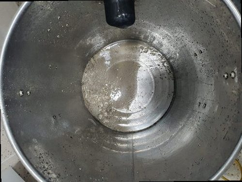 덕양구 벽제동 하수구막힘 배수구 주변의 역류 흔적과 물 고임 상태
